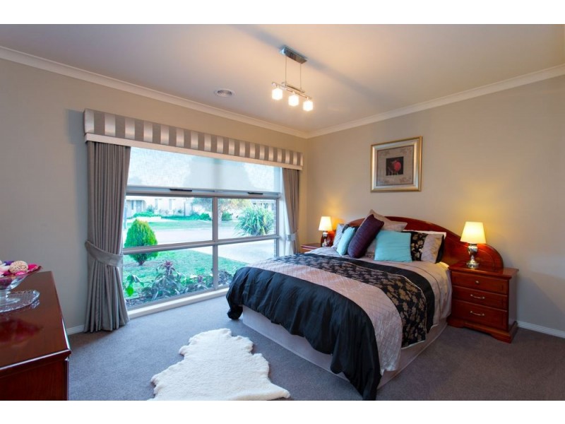 4 Jonathan Court, Brown Hill VIC 3350