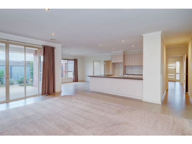 19 Dorset Drive, Alfredton VIC 3350