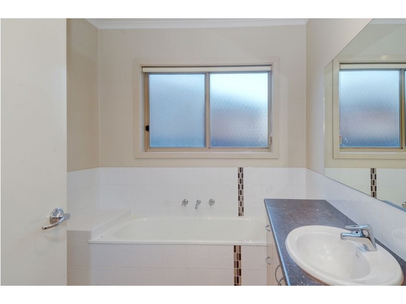 19 Dorset Drive, Alfredton VIC 3350