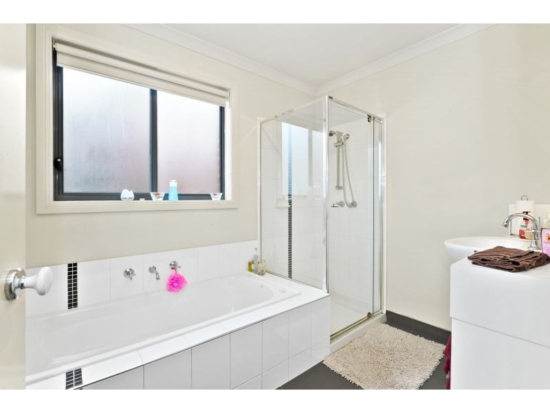 31 Ashwood Gardens, Mitchell Park VIC 3355