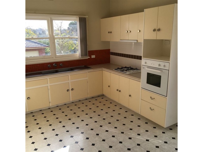 1/826 Bond Street, Mount Pleasant VIC 3350