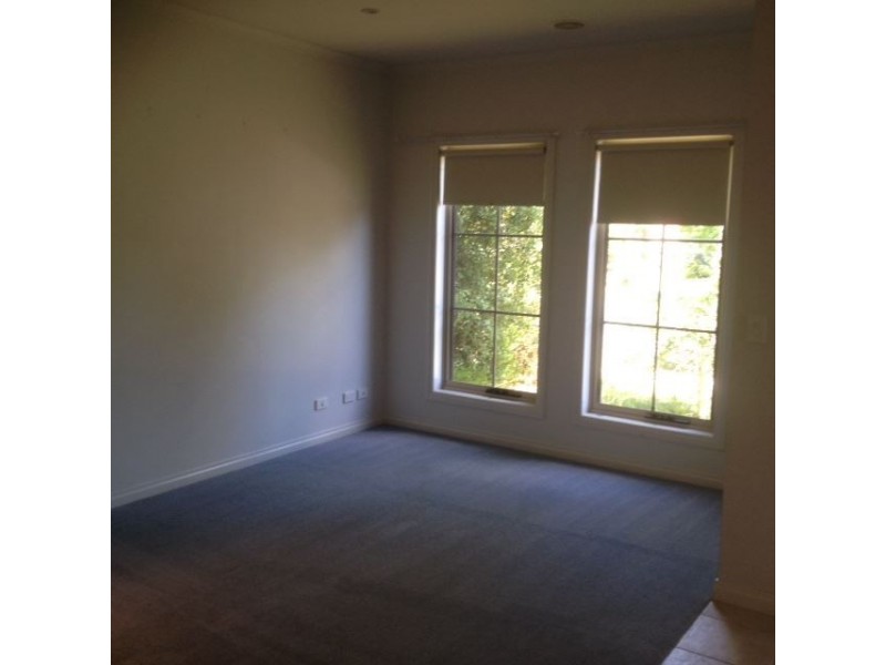 40 Lake Gardens Avenue, Lake Gardens VIC 3355