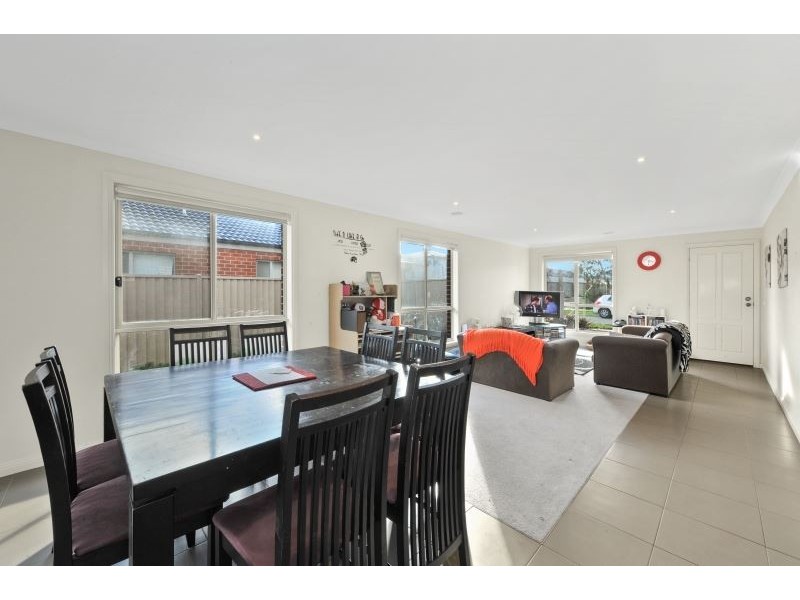 6 Oberon Street, Alfredton VIC 3350