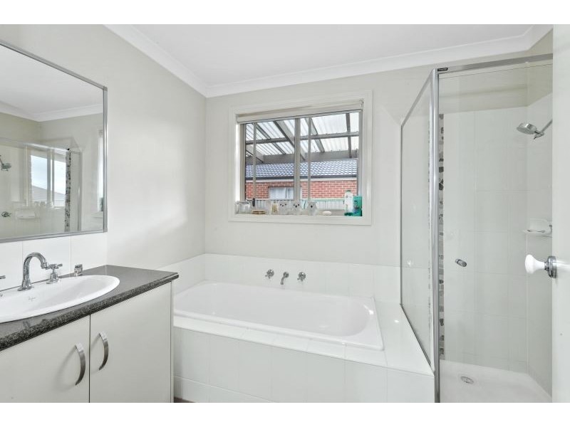 6 Oberon Street, Alfredton VIC 3350