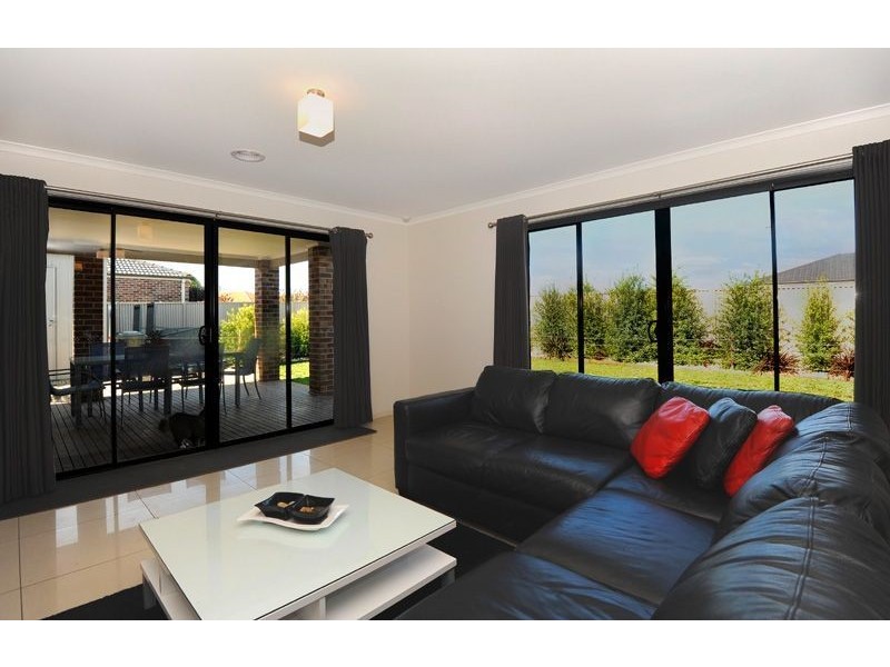 30 Menhennet Drive, Delacombe VIC 3356