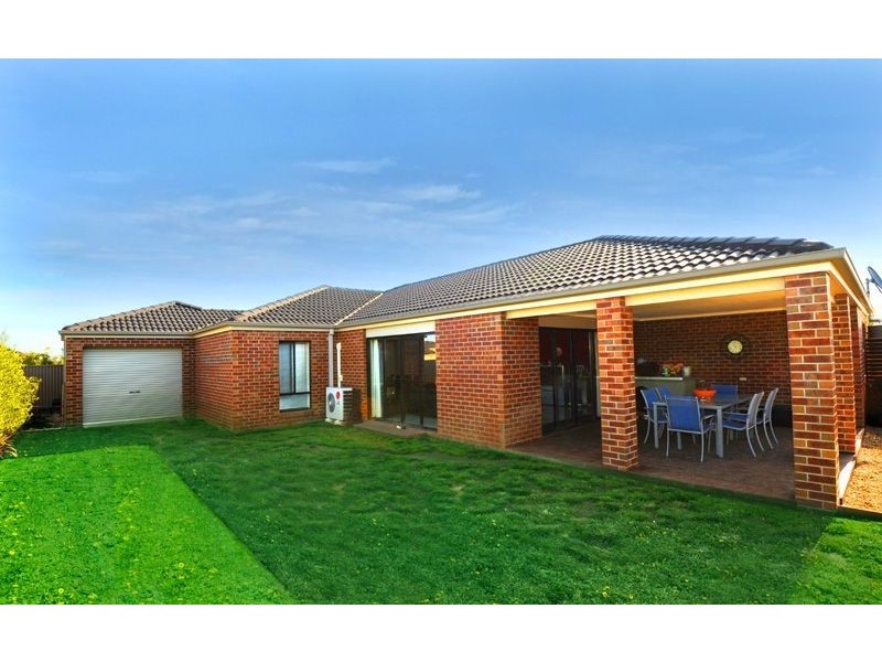 30 Menhennet Drive, Delacombe VIC 3356