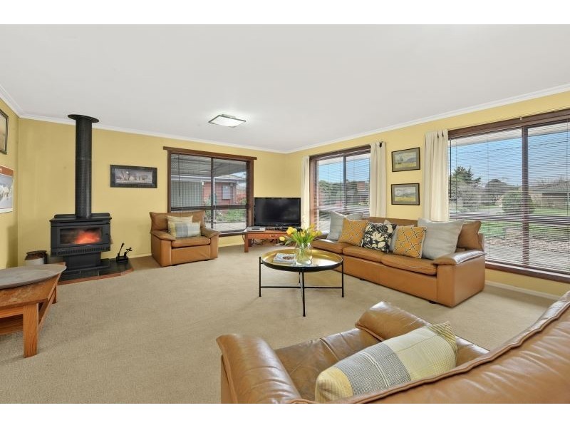 17 Edgewood Court, Delacombe VIC 3356