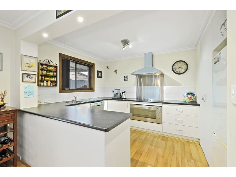 17 Edgewood Court, Delacombe VIC 3356