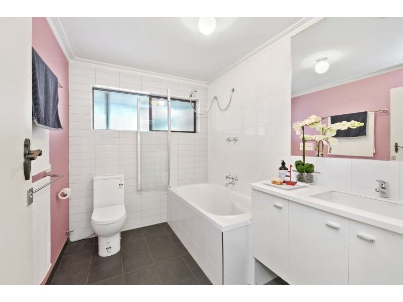 17 Edgewood Court, Delacombe VIC 3356