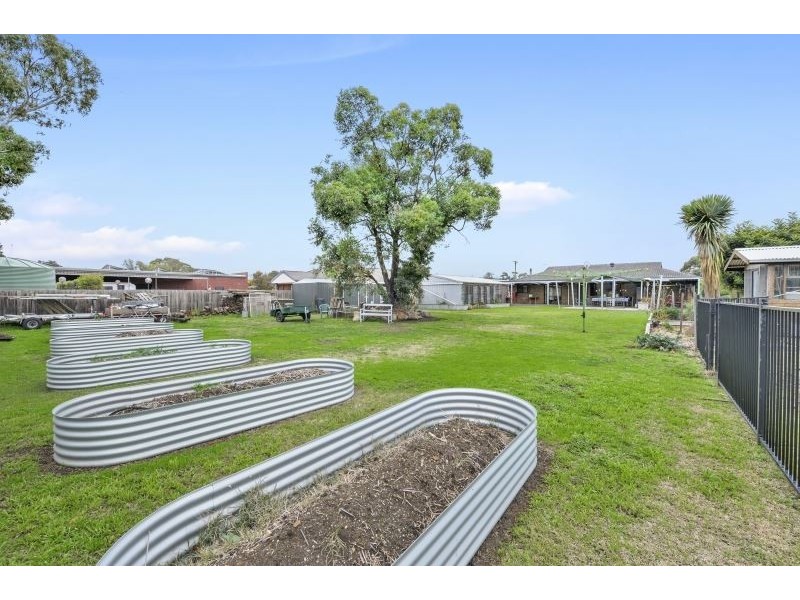 17 Edgewood Court, Delacombe VIC 3356