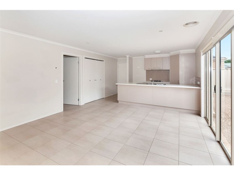 2/30 Albion Street, Sebastopol VIC 3356
