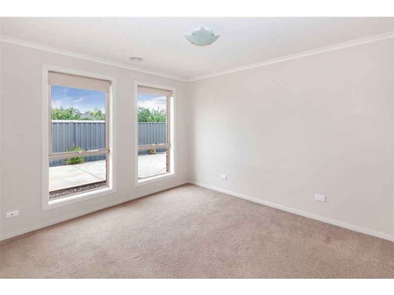 2/30 Albion Street, Sebastopol VIC 3356