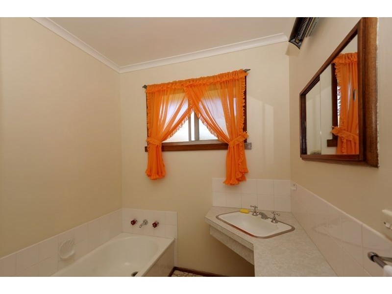 28 Rowlands Street, Sebastopol VIC 3356