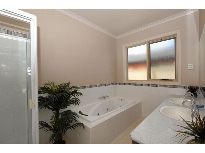 31 Scarborough Crescent, Alfredton VIC 3350