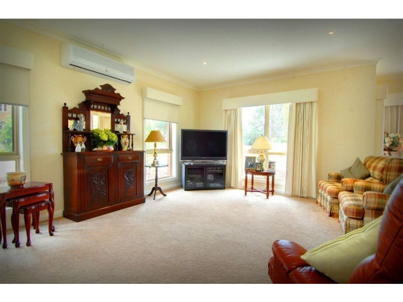 37 Monastery Drive, Wendouree VIC 3355