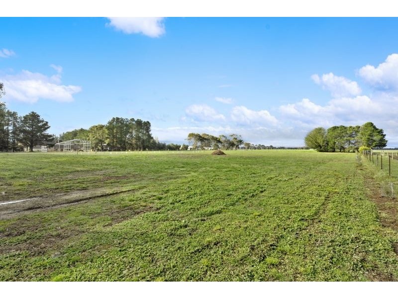 31 Whites Road, Cardigan VIC 3352