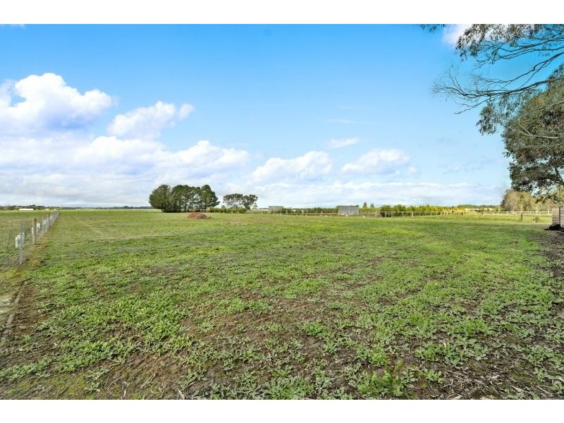 31 Whites Road, Cardigan VIC 3352