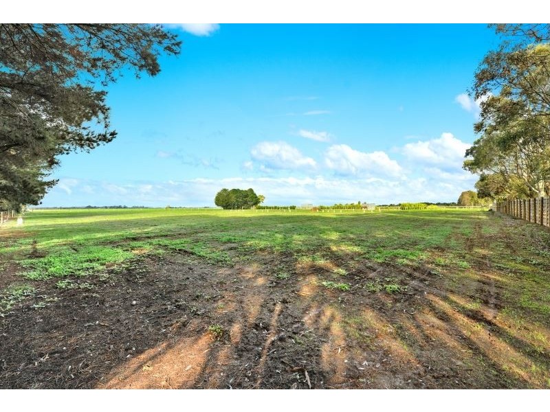 31 Whites Road, Cardigan VIC 3352