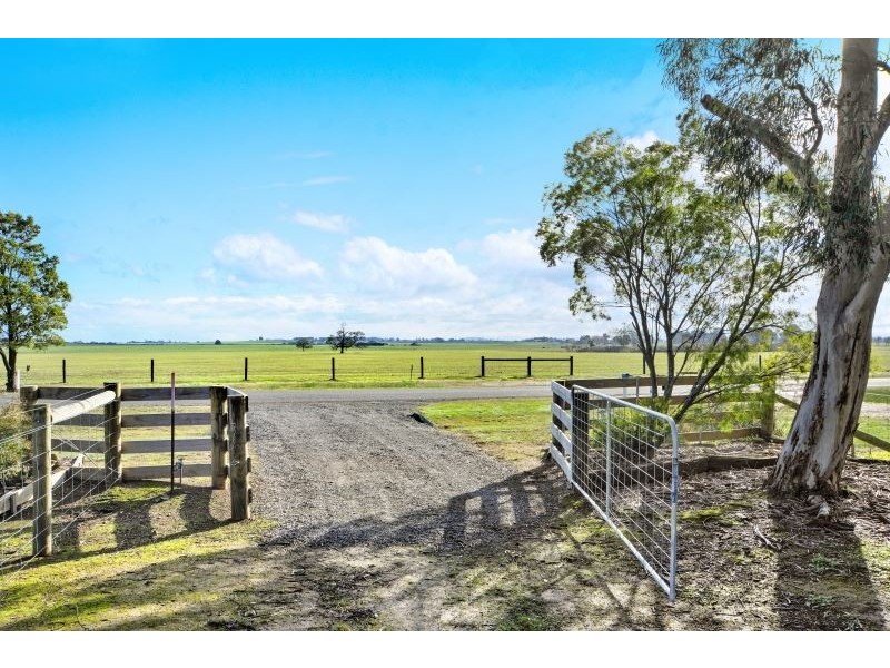 31 Whites Road, Cardigan VIC 3352