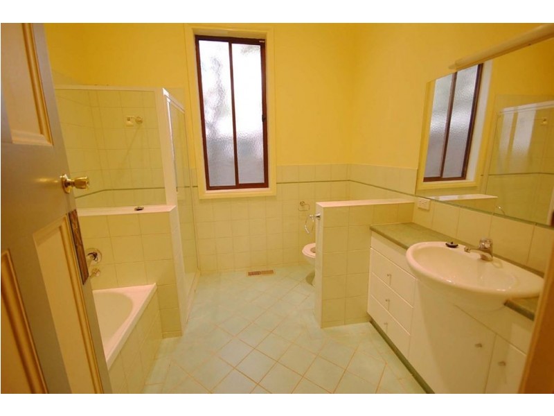 14 Devon Street, Lake Wendouree VIC 3350