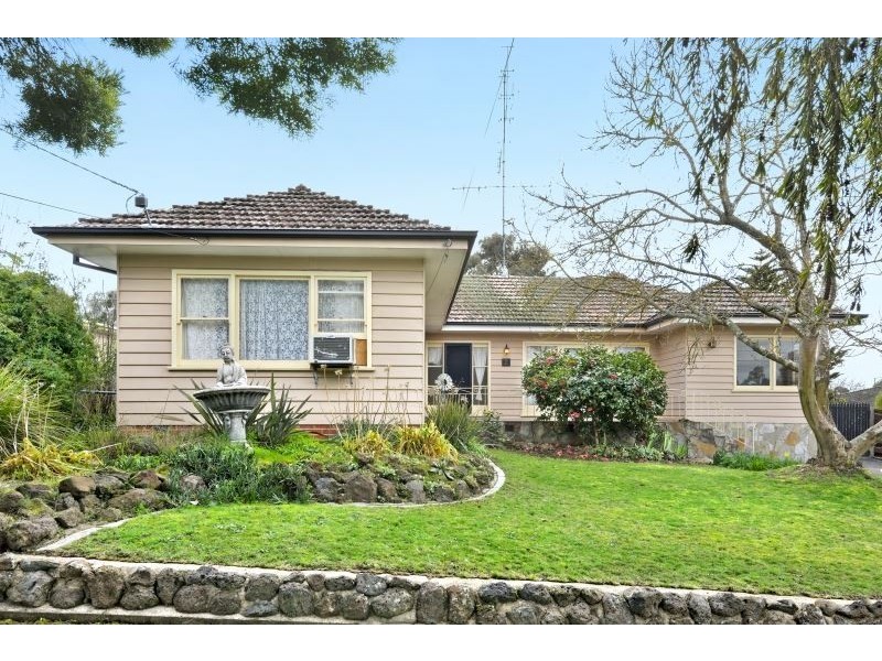 2 Heather Avenue, Mount Clear VIC 3350