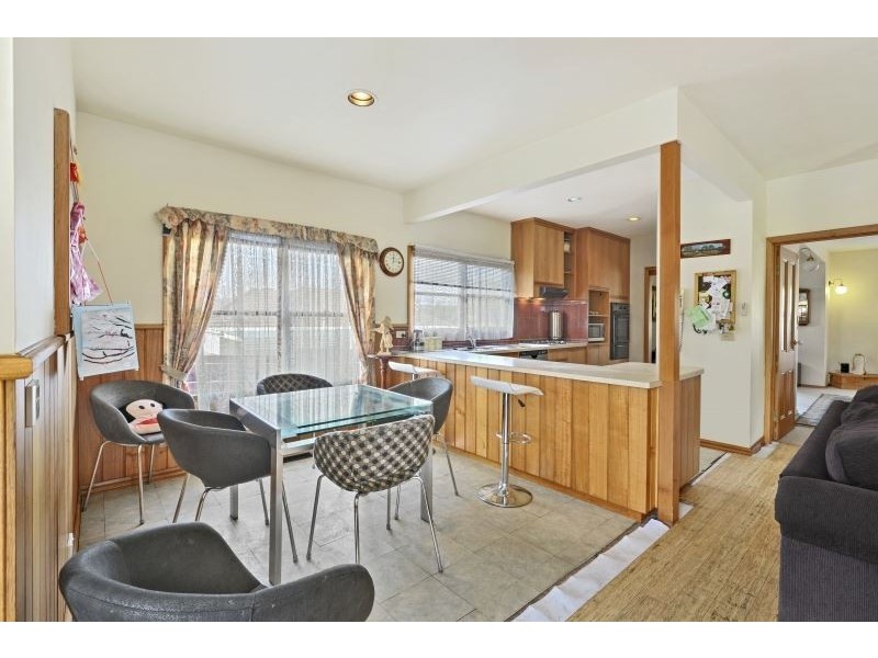 2 Heather Avenue, Mount Clear VIC 3350