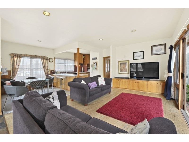 2 Heather Avenue, Mount Clear VIC 3350