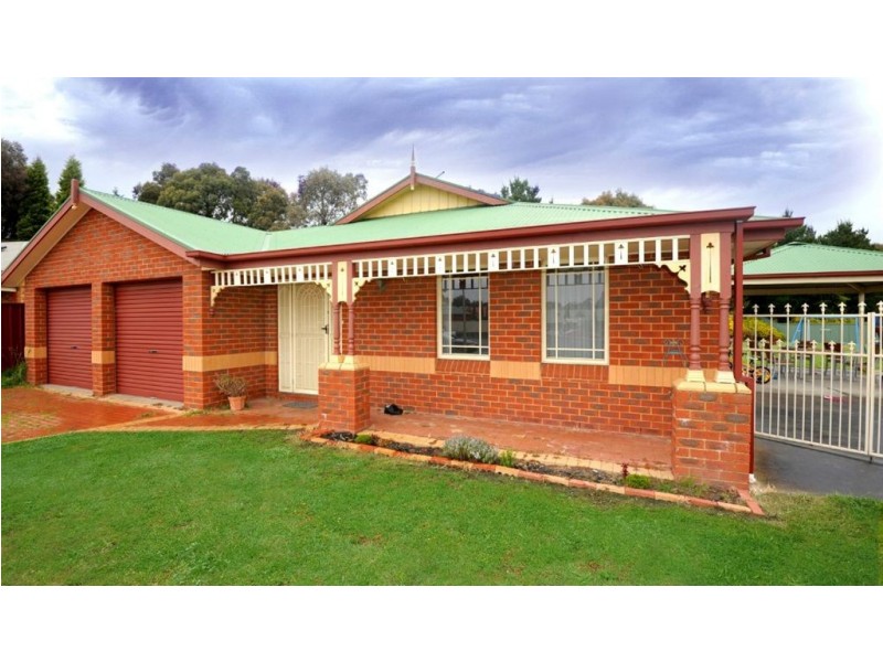8 Castle Court, Ballarat VIC 3350