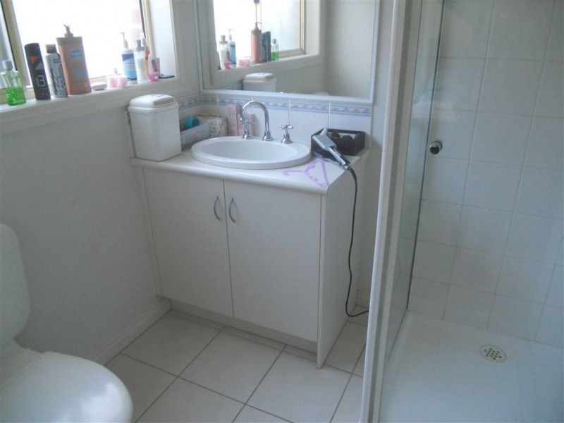 5 Parbury Ave, Lake Gardens VIC 3355