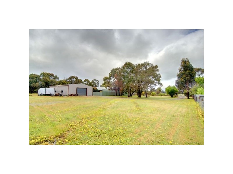 128 Hayes Drive, Smythes Creek VIC 3351