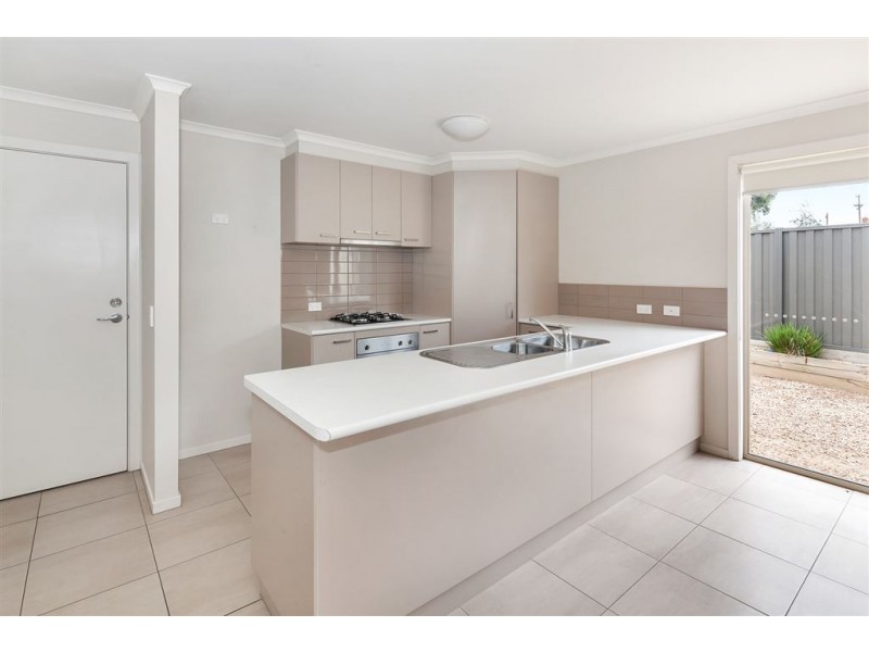 2/30 Albion Street, Sebastopol VIC 3356