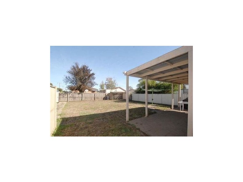 17 Mauger Street, Wendouree VIC 3355