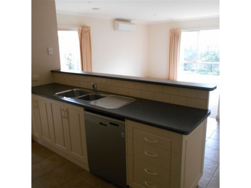 1/20 Inkerman Street, Newington VIC 3350