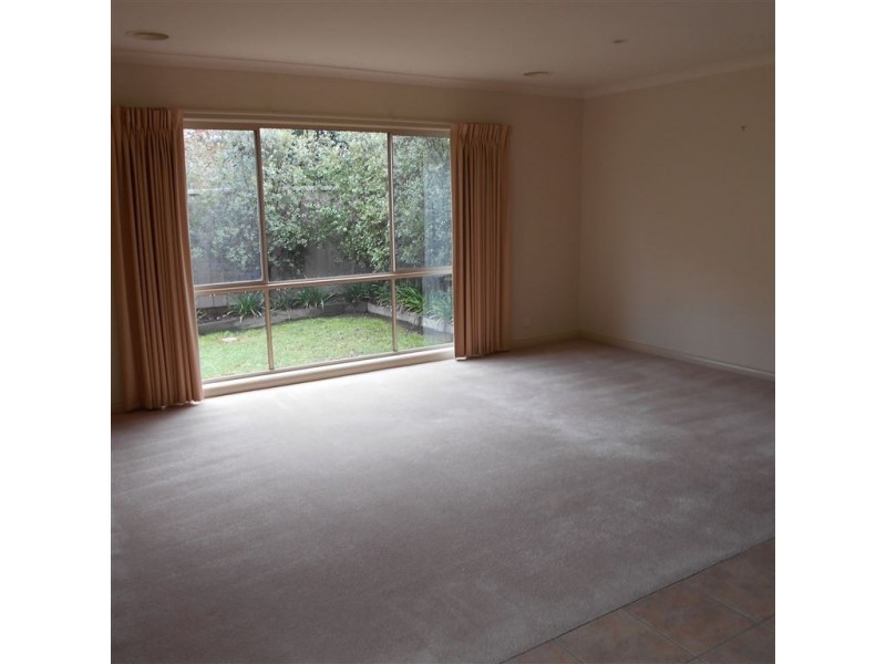 1/20 Inkerman Street, Newington VIC 3350