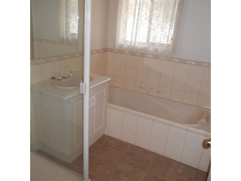 1/20 Inkerman Street, Newington VIC 3350