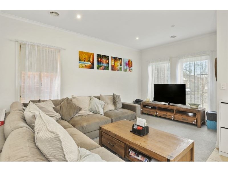 40 Lake Gardens Avenue, Lake Gardens VIC 3355