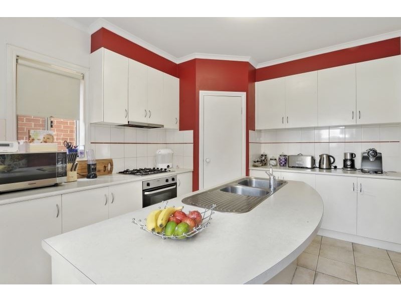 40 Lake Gardens Avenue, Lake Gardens VIC 3355