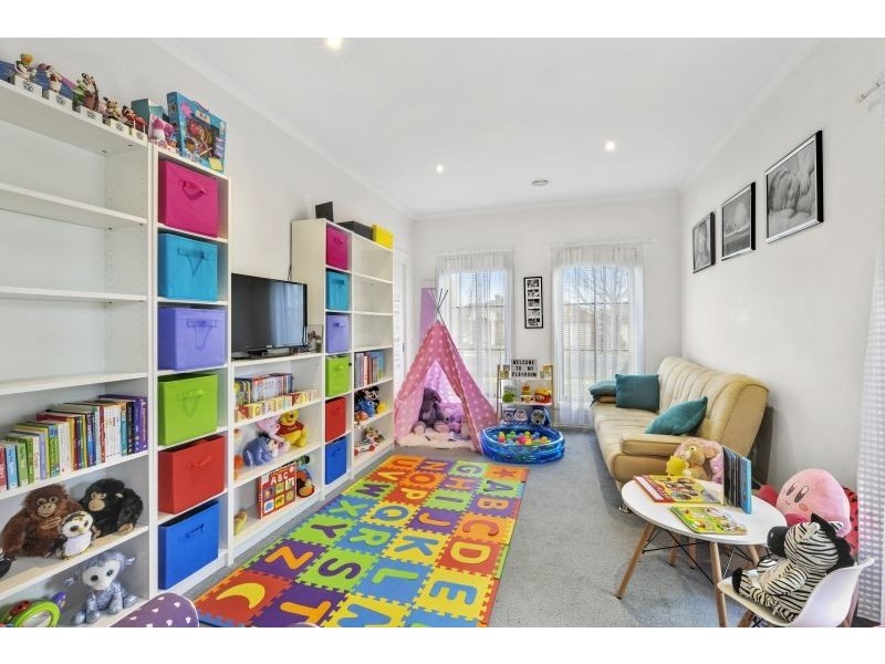 40 Lake Gardens Avenue, Lake Gardens VIC 3355