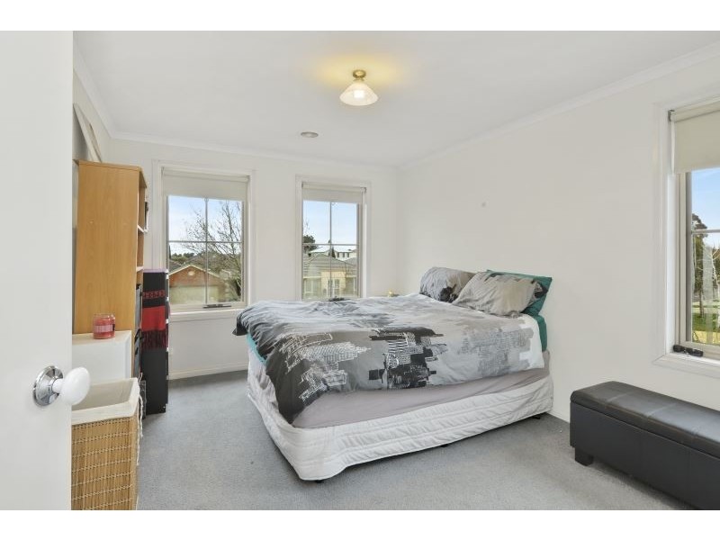 40 Lake Gardens Avenue, Lake Gardens VIC 3355