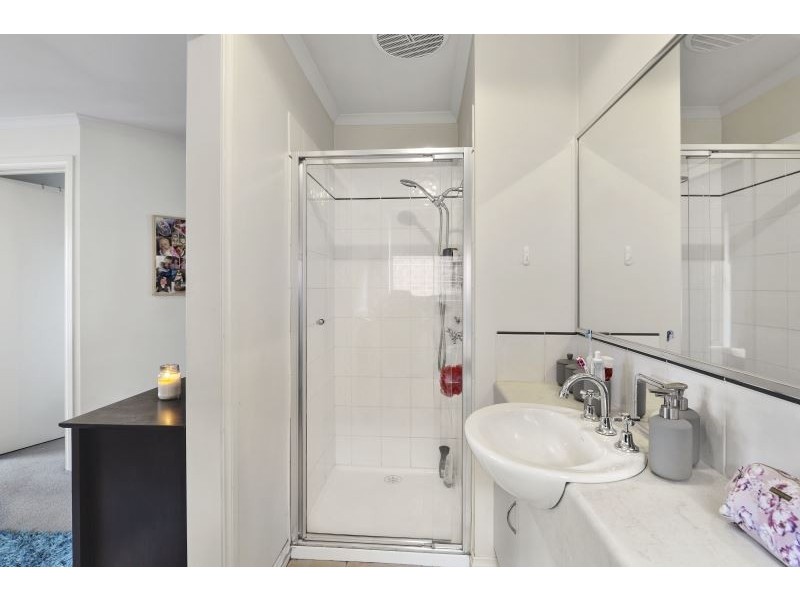 40 Lake Gardens Avenue, Lake Gardens VIC 3355