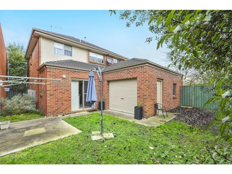 40 Lake Gardens Avenue, Lake Gardens VIC 3355