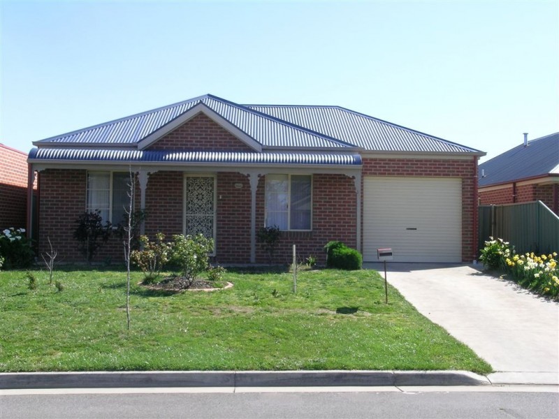 17 Parbury Avenue, Lake Gardens VIC 3355