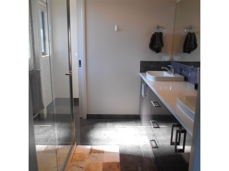 1 Bellington Drive, Alfredton VIC 3350