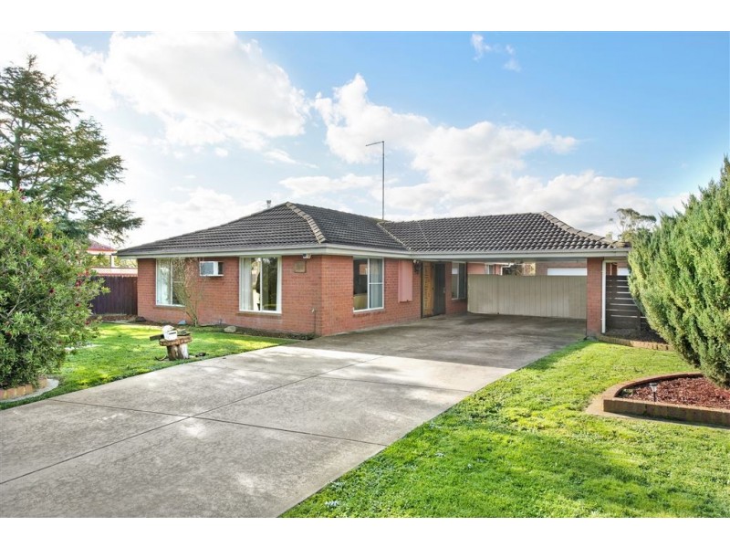 11 Windermere Way, Cardigan Village VIC 3352