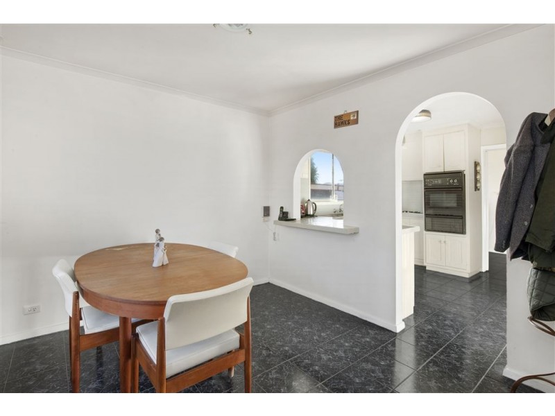 11 Windermere Way, Cardigan Village VIC 3352