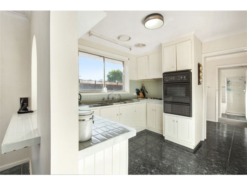 11 Windermere Way, Cardigan Village VIC 3352