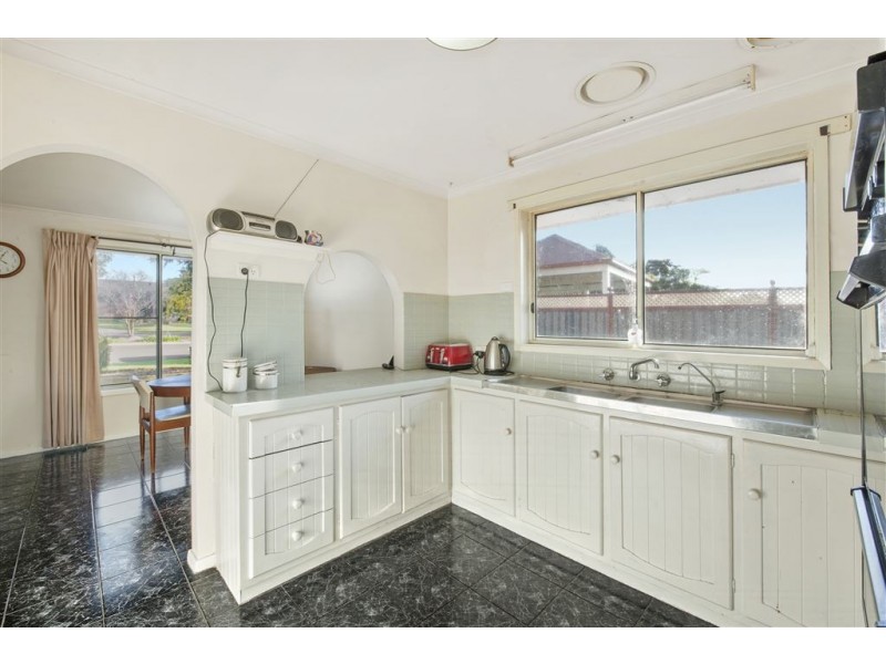 11 Windermere Way, Cardigan Village VIC 3352