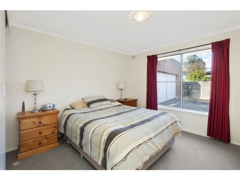 11 Windermere Way, Cardigan Village VIC 3352