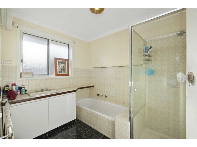 11 Windermere Way, Cardigan Village VIC 3352