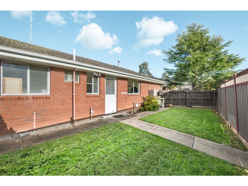 11 Windermere Way, Cardigan Village VIC 3352